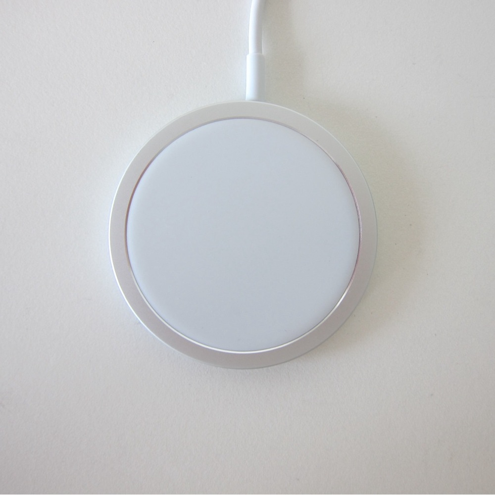 - MagSafe iPhone Charger - White